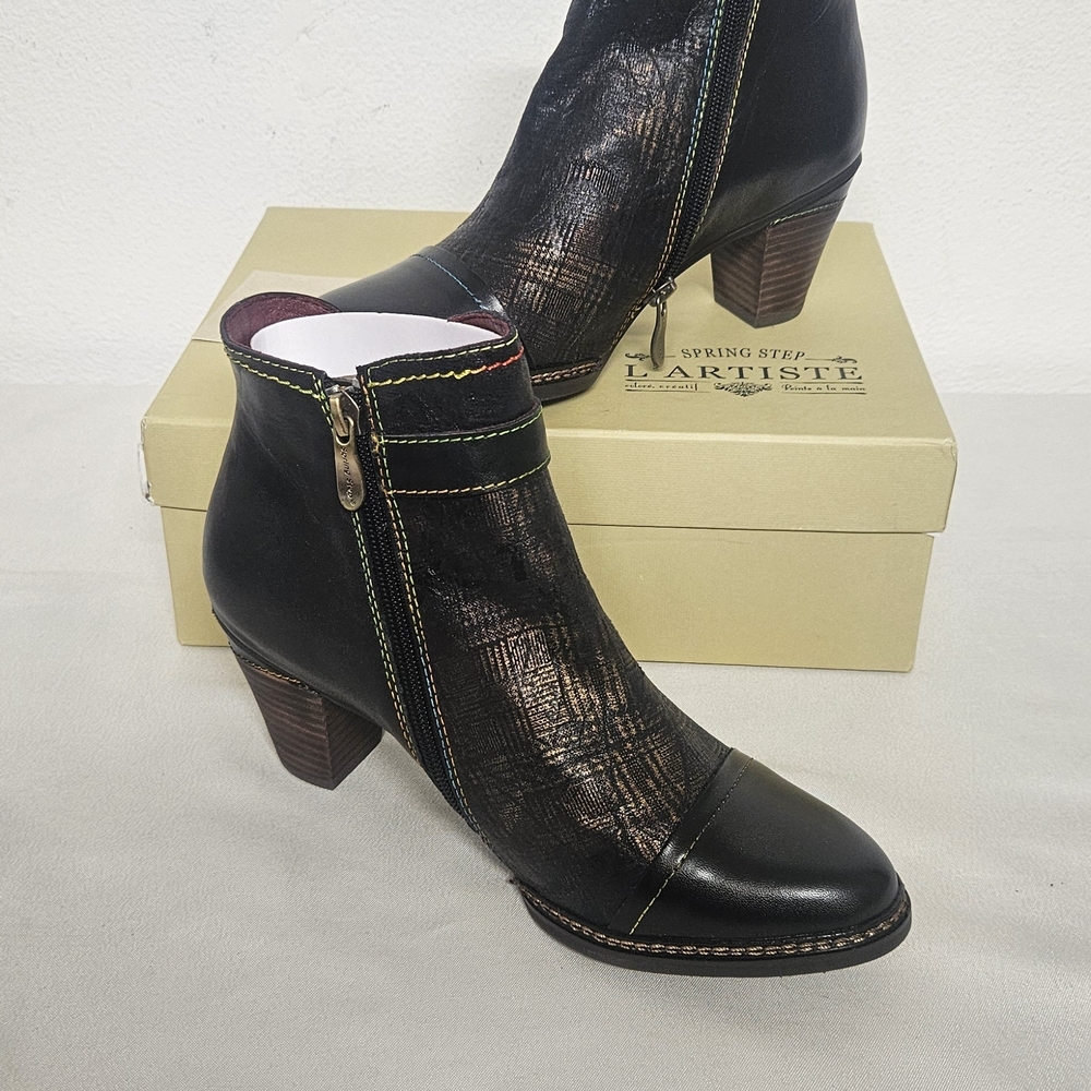 L'Artiste Black Ankle Booties with Multicolor Stitching